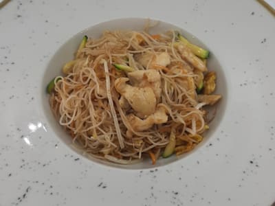 Spaghetti di Riso con Verdure e Pollo