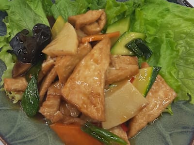 Doufu (formaggio di soia) e verdure