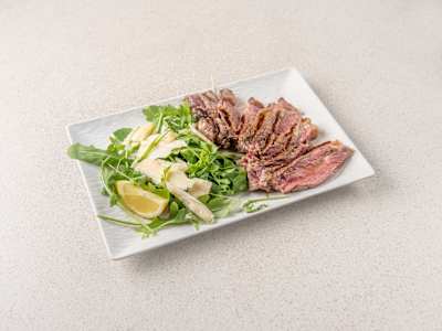 Tagliata con Rucola e Grana