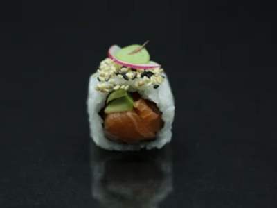 Uramaki Sake Avocado