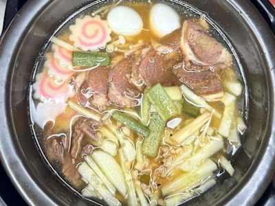 019 -Spaghetti di riso con zuppa e filetto maiale/ Rice spaghetti with pork fillet soup/ 原味大排米线