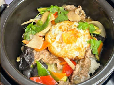 044- Riso in Pentola con Manzo / Rice in a pot with beef / 石锅牛肉盖饭