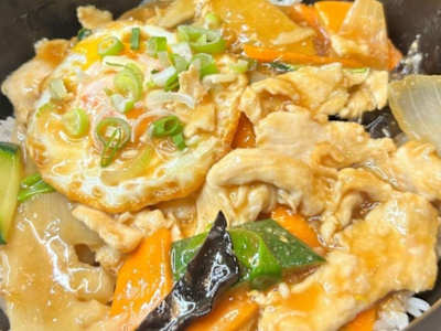 045- Riso in Pentola con Pollo / Rice in a pot with chicken / 鸡肉煲仔饭