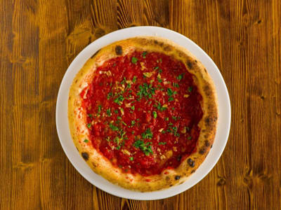 Pizza marinara-vegana