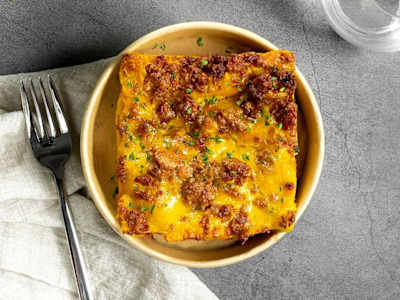 Lasagna con cremoso di zucca e besciamella, scamorza affumicata e salsiccia