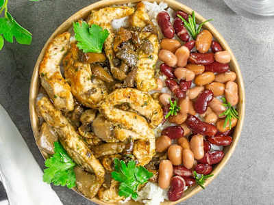 Straccetti di Tacchino ai Funghi Misti con Tris di Fagioli e Riso Basmati Bio al Vapore