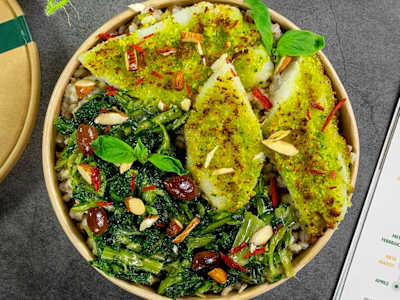 Halibut Gratinato Con Panour Di Erbette Aromatiche E Cicoria, Olive Taggiasche E Mandorle