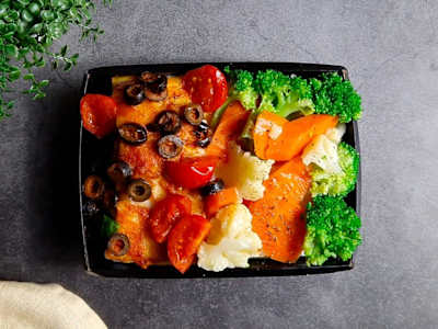 Smart Filetto di Persico alla mediteranea con verdure miste al forno