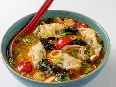 Zuppa Take Thai Fusion con Gyoza