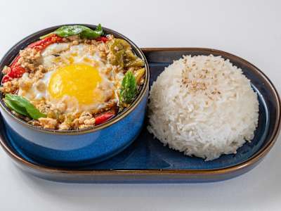 Krapao Gai Pollo con Chili di Basilico Thai