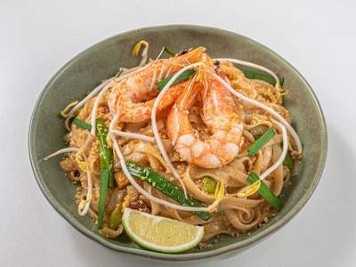 Box Pad Thai, 1 Involtino Artigianale e 1 Raviolo Croccante