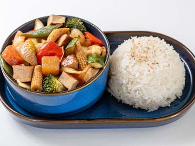 Box Verdure Saltate ai Profumi Thai con 1 Involtino Artigianale Vegetariano