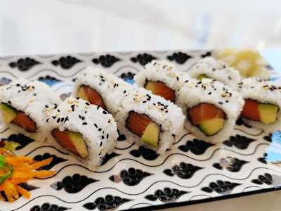 17. Uramaki sake 8pz