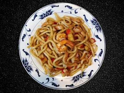 24a -  Spaghetti Udon Saltati con Pesce
