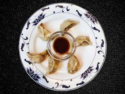 8 -  Ravioli di Erba Cipollina Cinese Brasati (non vegetariano)  - contiene 1 Salsa di Soia All'aceto - 6 pezzi