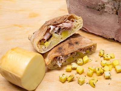 Panzerotto Porchetta Trevigiana, Scamorza e Patate
