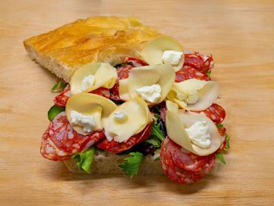 Spianata, Formaggio Fresco, Scamorza Affumicata, Insalata