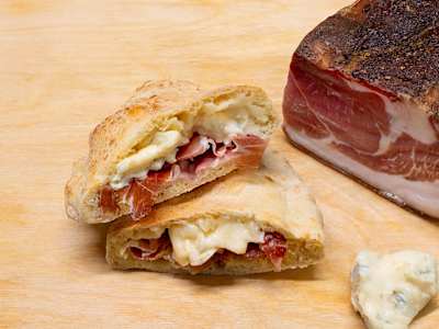 Panzerotto Speck e Gorgonzola