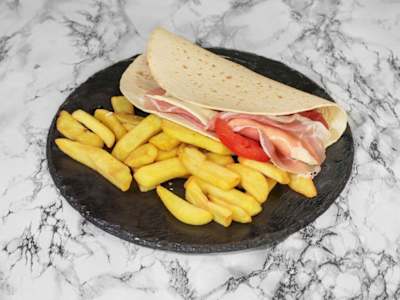 Piadina con Prosciutto Crudo, Provola e Pomodoro