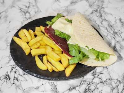 Piadina con Bresaola, Insalata e Formaggio