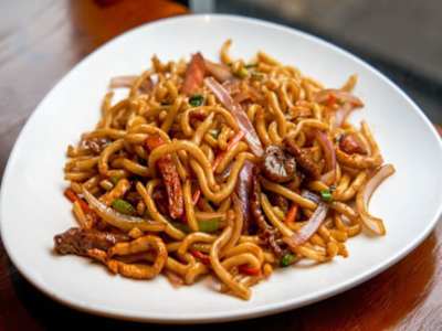 Spaghetti Di Udon Con Carne Di Manzo