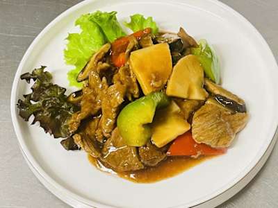 055b-Manzo con bambù e funghi