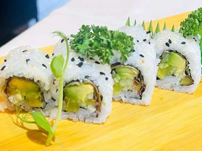 Uramaki Veggie Roll