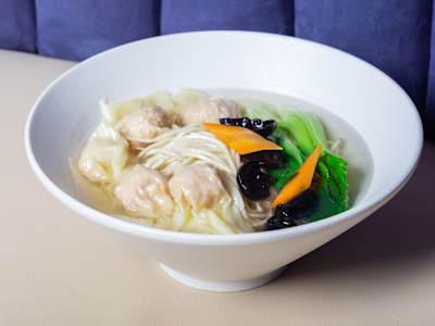 Noodles in Brodo con Wonton