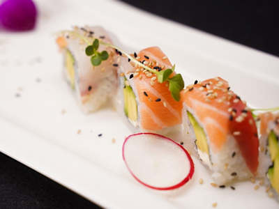 Uramaki Rainbow Rolls