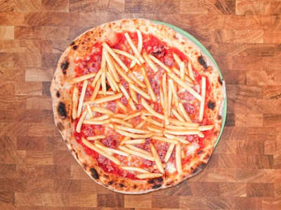 Margherita con Patatine Fritte e Salsiccia