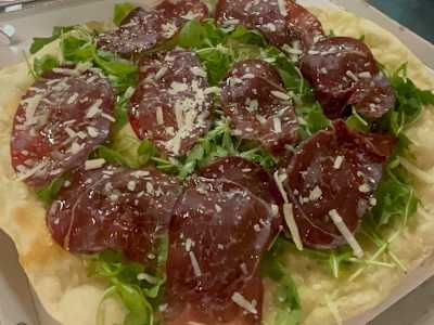 Focaccia con Rughetta, Bresaola e Parmigiano
