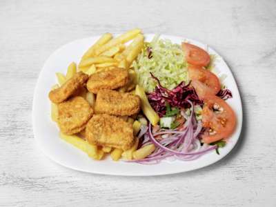 Chicken Nuggets con Patate e Insalata