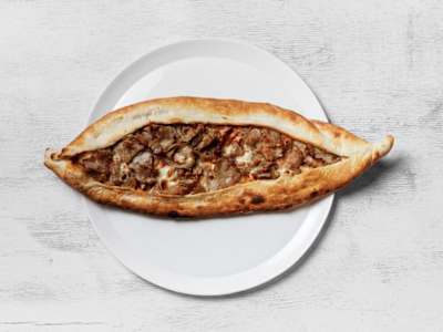 Pide con Doner Kebab