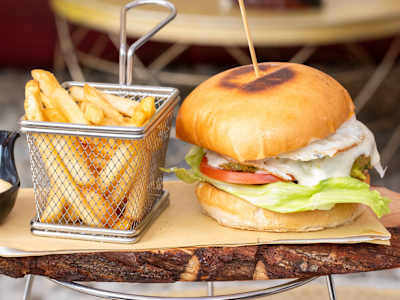 Big vegetarian burger "superpatti"