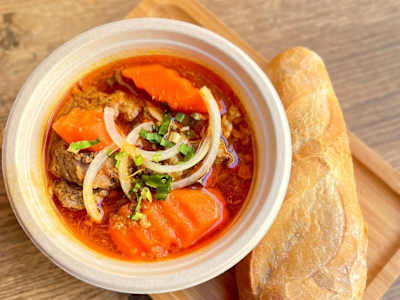 Bánh mi bò kho / Spezzatino di manzo piccante con pane
