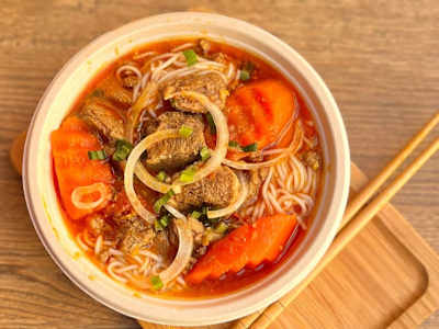 Bún bò kho / Spezzatino di manzo piccante con spaghetti di riso