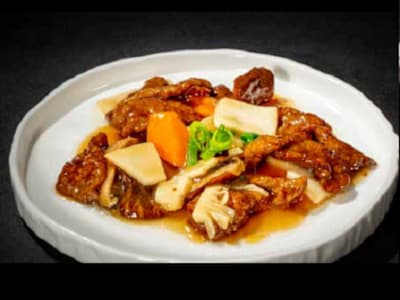 290. Manzo con funghi e bambù