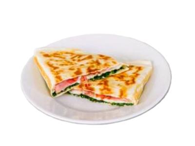 Cassone con Speck, Scamorza Affumicata e Erbe Saltate