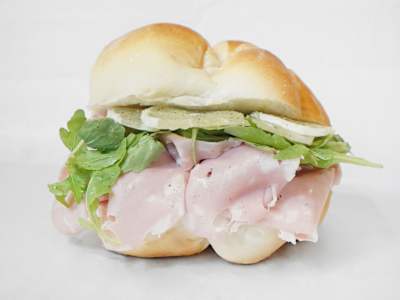 N.16 Panino con Mortadella, Carpaccio di Limone, Rucola e Pepe Nero
