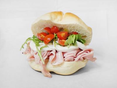 N.2 Panino con Mortadella Piastrata, mozzarella di bufala campana D.O.P., Pomodorini freschi e rucola
