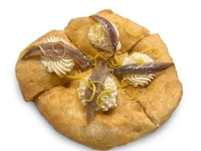 Montanara con Fonduta di Grana, Acciughe del Mar Cantabrico e Scorzadilimone