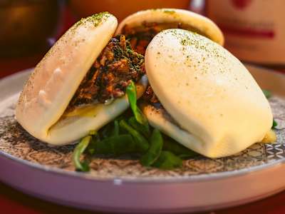 Meneghino Fusion - Tris di Panini al Vapore, Puntine Sfilacciate, Maionese al Mango e Gremolada