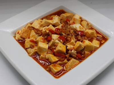 Toufu con Salsa Piccante e Carne