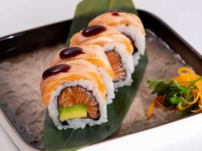 Uramaki Double Sake Flambè