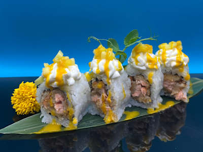 109. Uramaki Mango Roll