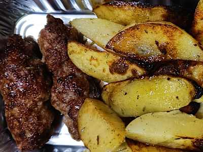 Salsiccia e Patate al Forno