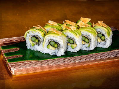 112. Uramaki Veggy Roll
