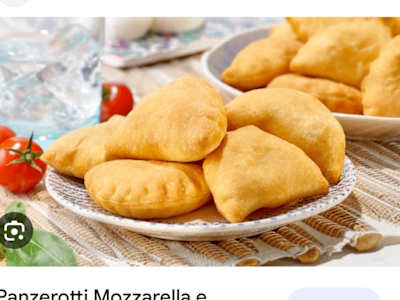 Panzerotini mozzarella e pomodoro
