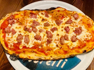 Pinsa Margherita con Salsiccia