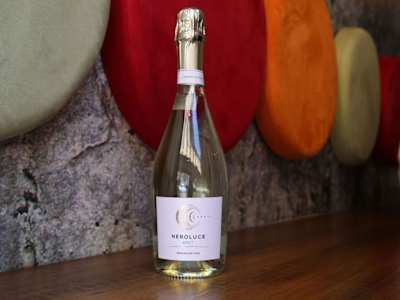 VINO NEROLUCE